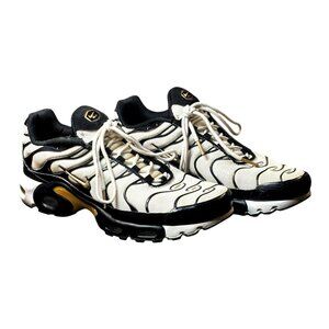 Nike Air Max Plus TN White & Black Metallic Gold Sneakers Mens Size 8 CZ9188-001